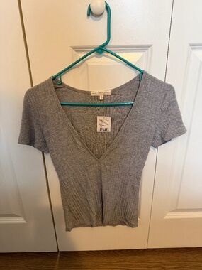 T-Shirt V Neck Truly Madly Deeply Grey - New with Tags